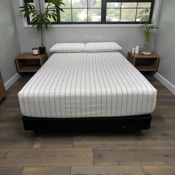 Juego de Sábanas Real Tex 180 Hilos Estampado 50% Algodón - 50% Poliéster, Flecha Gris