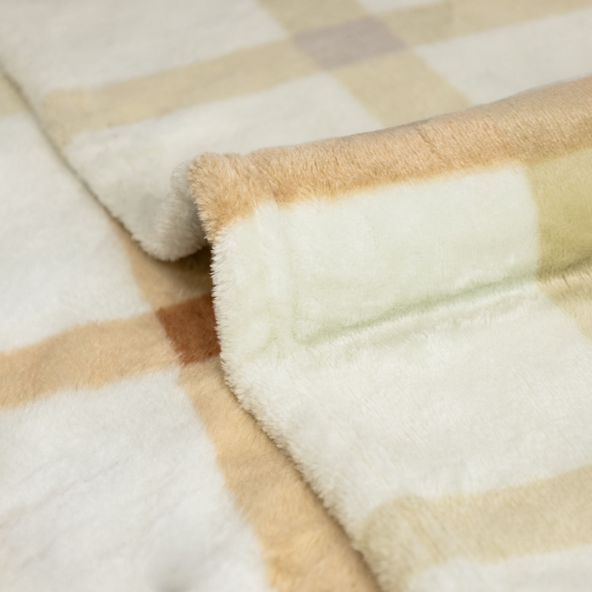 Cobija Real Tex Flannel Estampada -Línea Camel. - Imagen 3