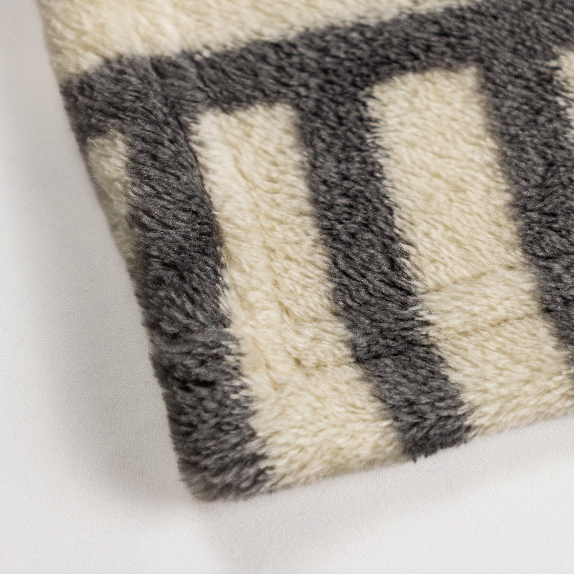 Cobija Real Tex Flannel Estampada - Laberinto Gris - Imagen 4